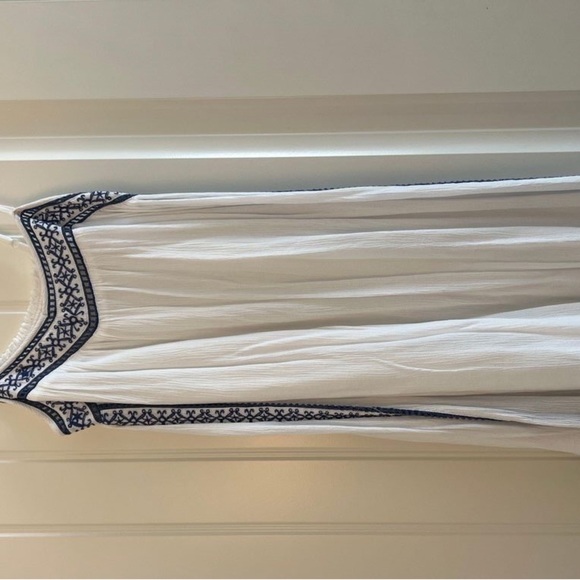 Practically New - Picture 2 of 2